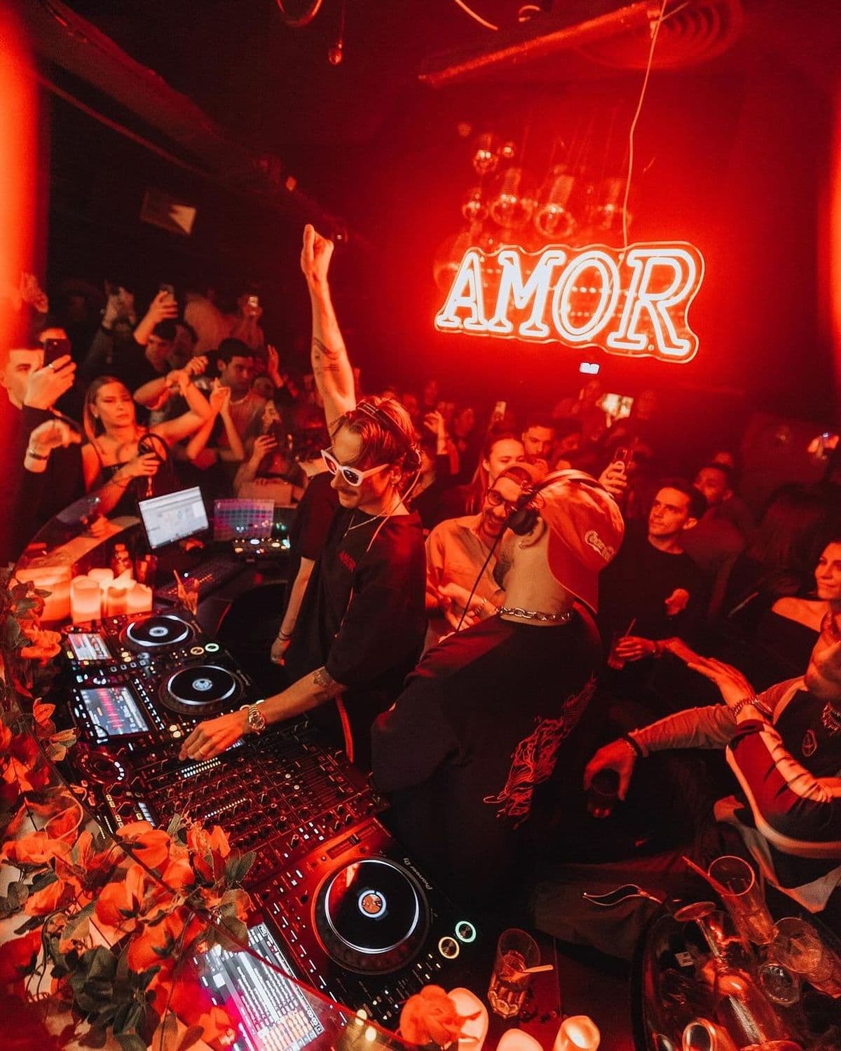 Néon rouge dans un club
